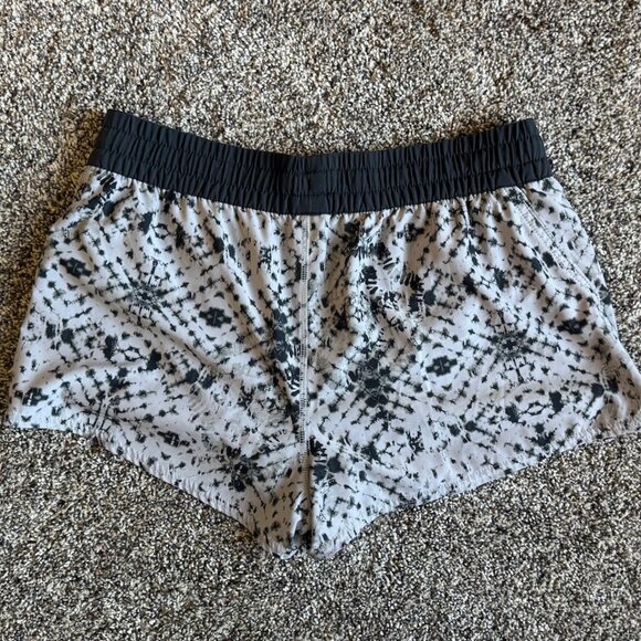 Vuori Clementine Athletic Shorts Grey Shibori - Picture 5 of 9